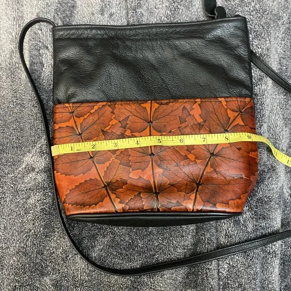 Cc Whiting Leaf Leather Black and Brown Crossbody Bag - Picture 8 of 10